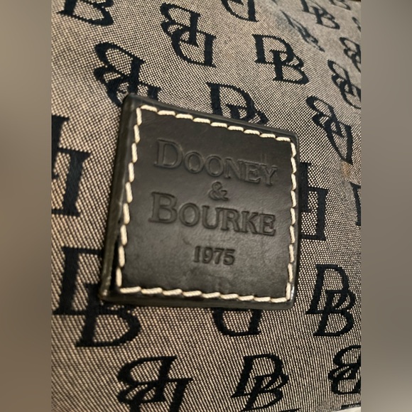 Dooney & Bourke with authenticity papers - Picture 9 of 15
